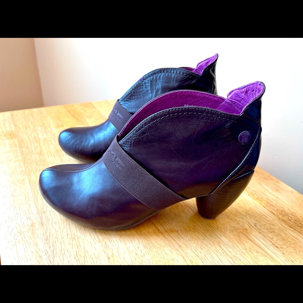 Jump for the People Brash purple leather booties/pumps, size 8.5